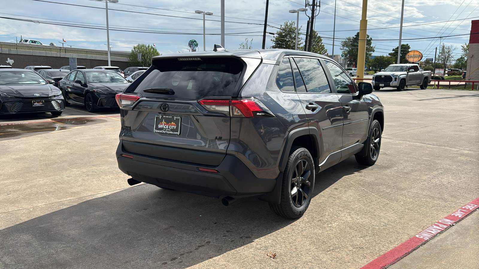 2024 Toyota RAV4 LE 8