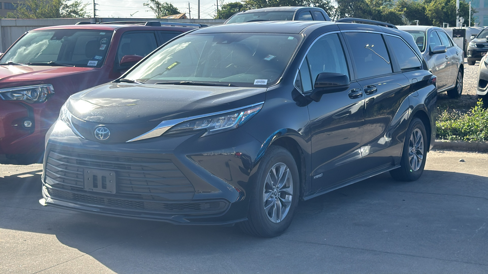 2021 Toyota Sienna LE 3