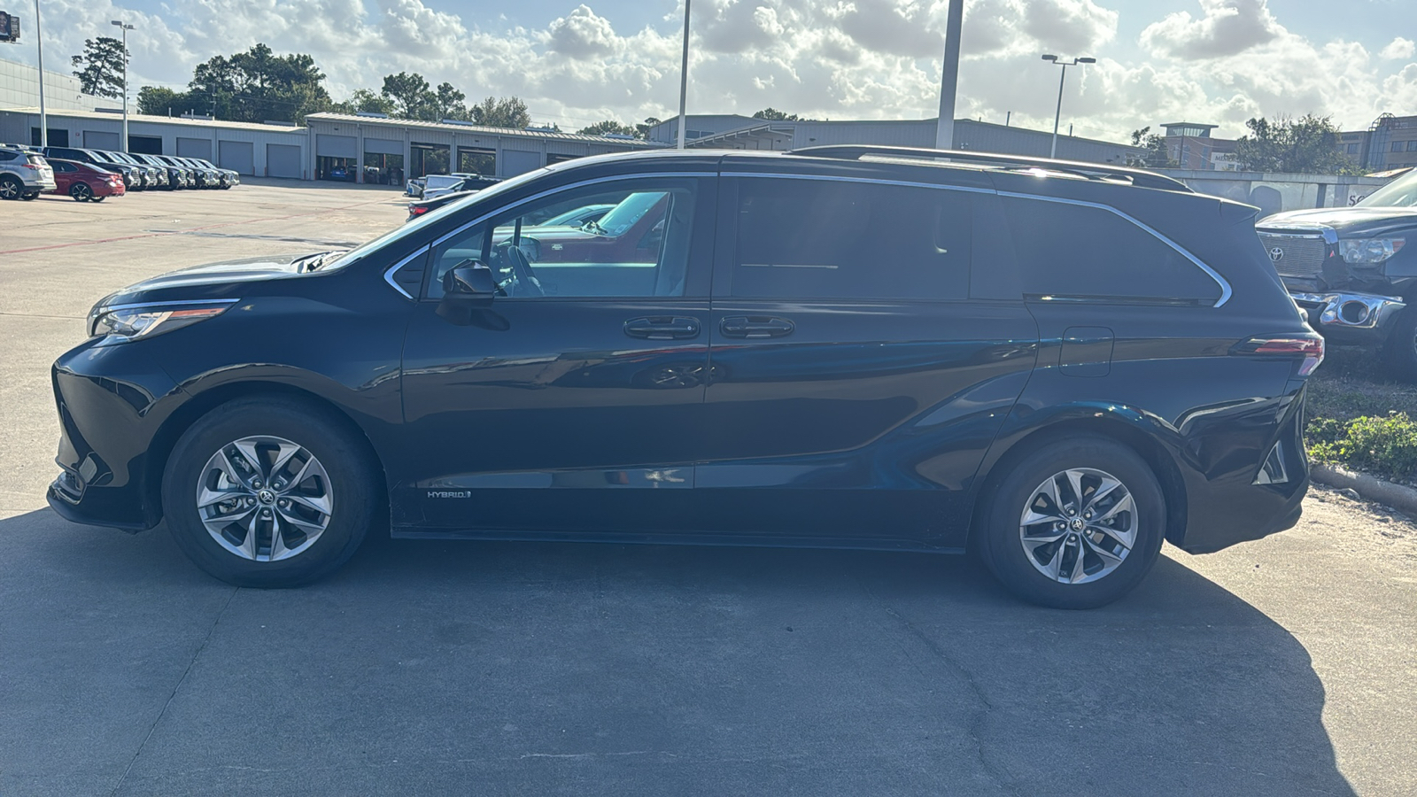 2021 Toyota Sienna LE 4