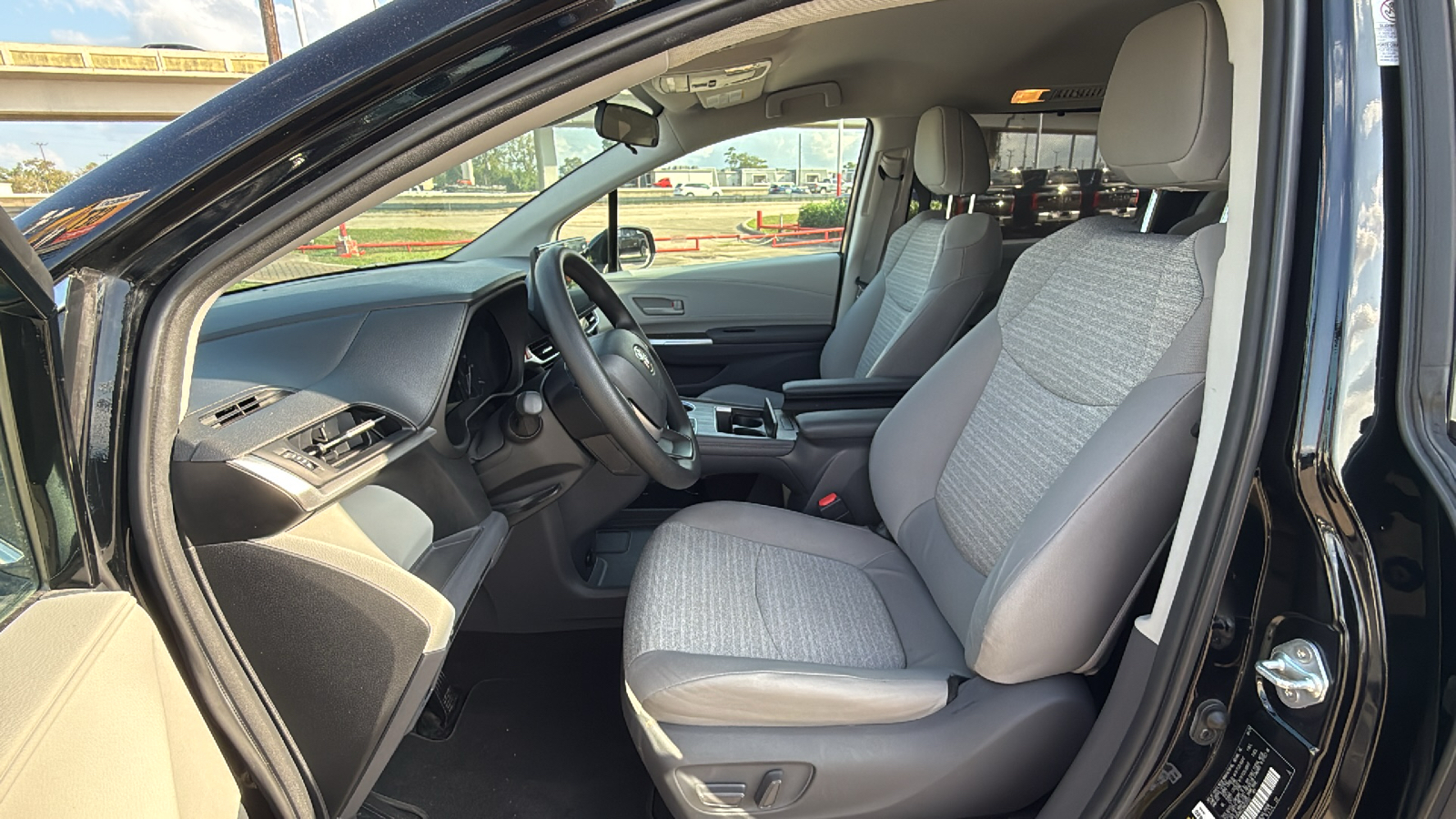 2021 Toyota Sienna LE 13