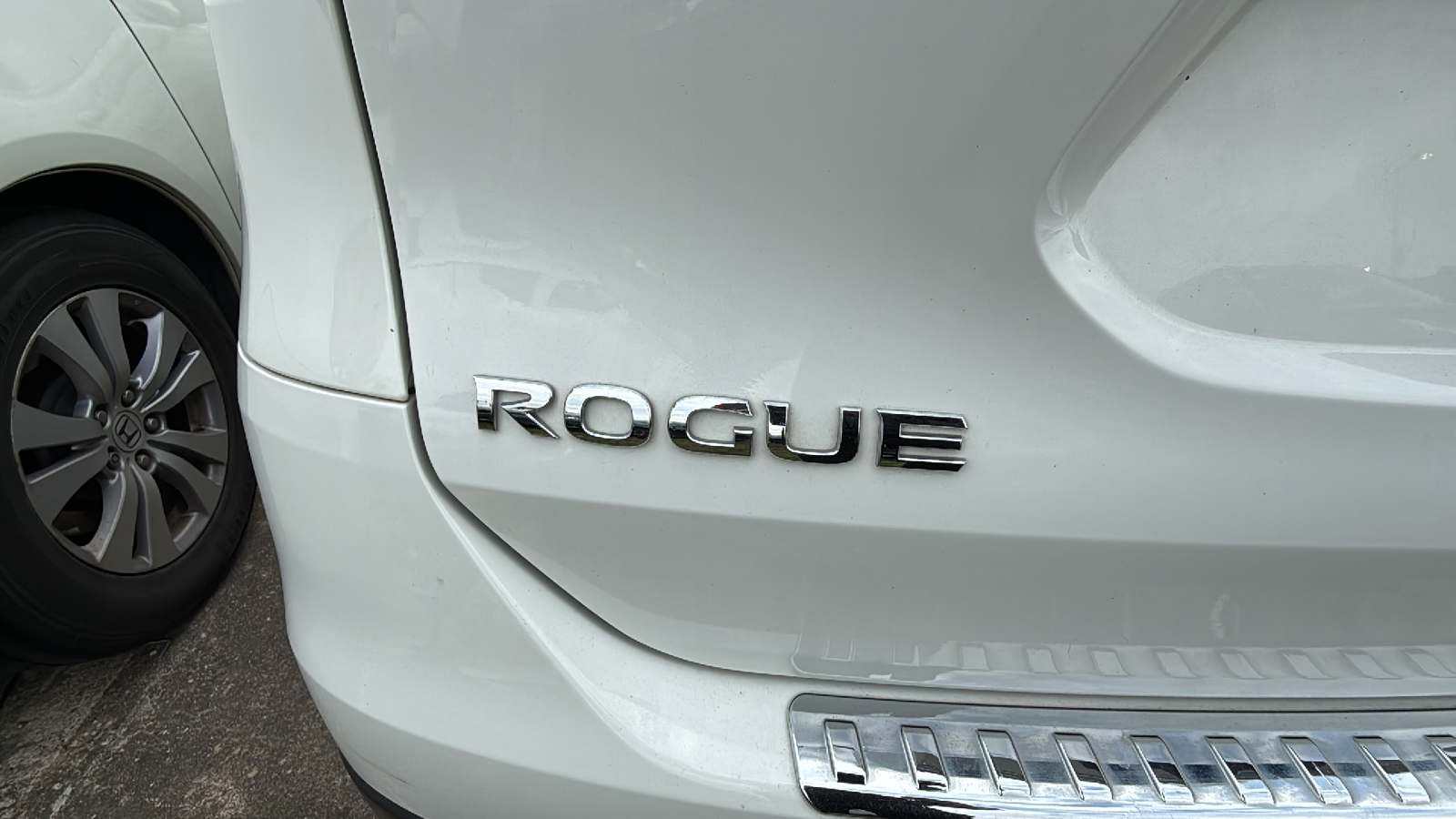 2016 Nissan Rogue SV 10