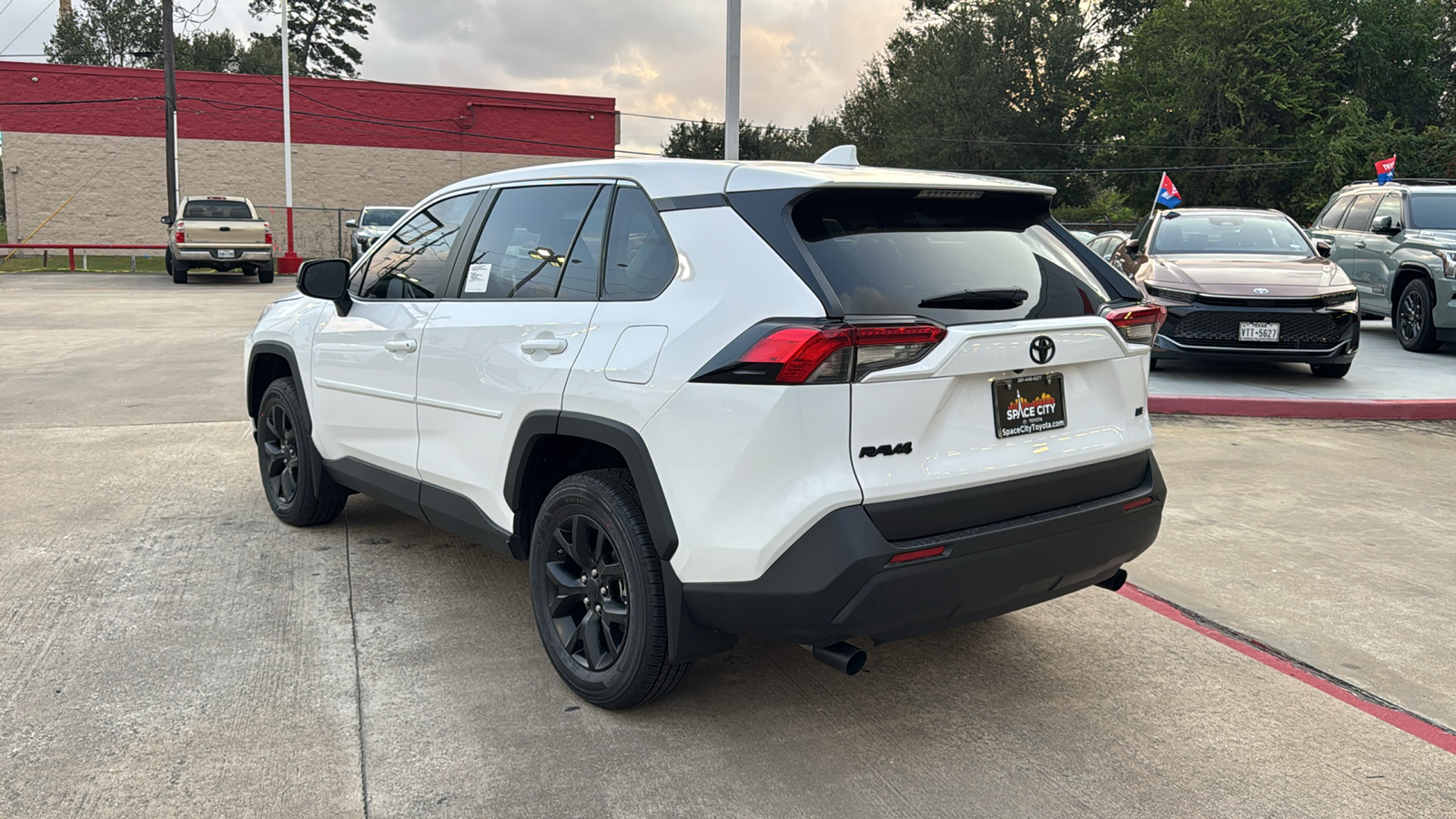 2024 Toyota RAV4 LE 6