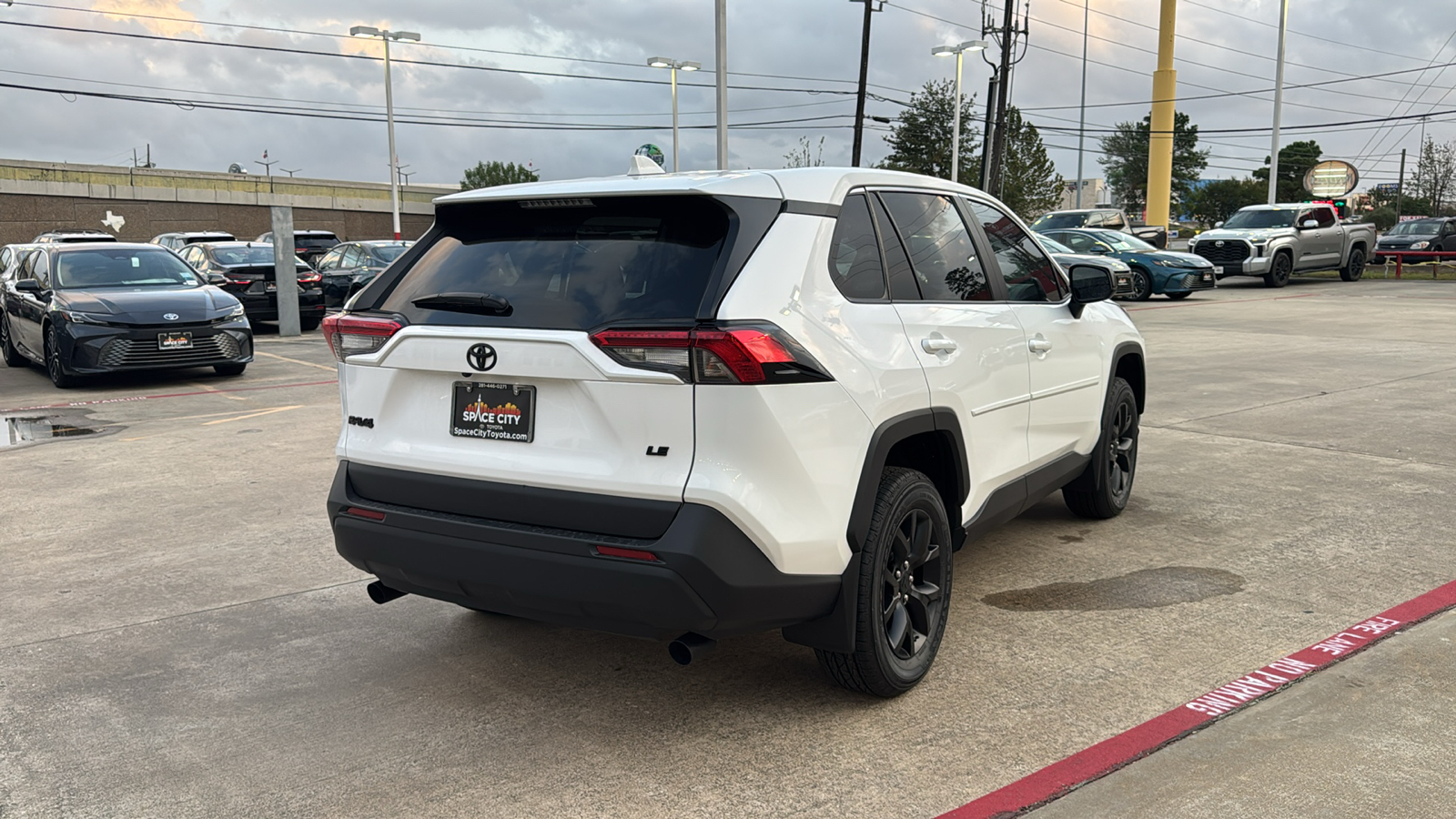 2024 Toyota RAV4 LE 8