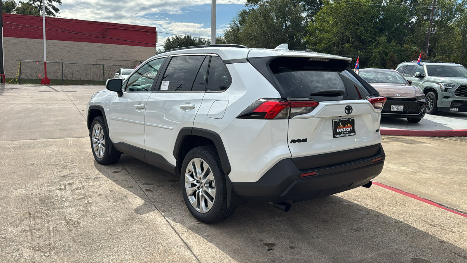 2024 Toyota RAV4 XLE Premium 6