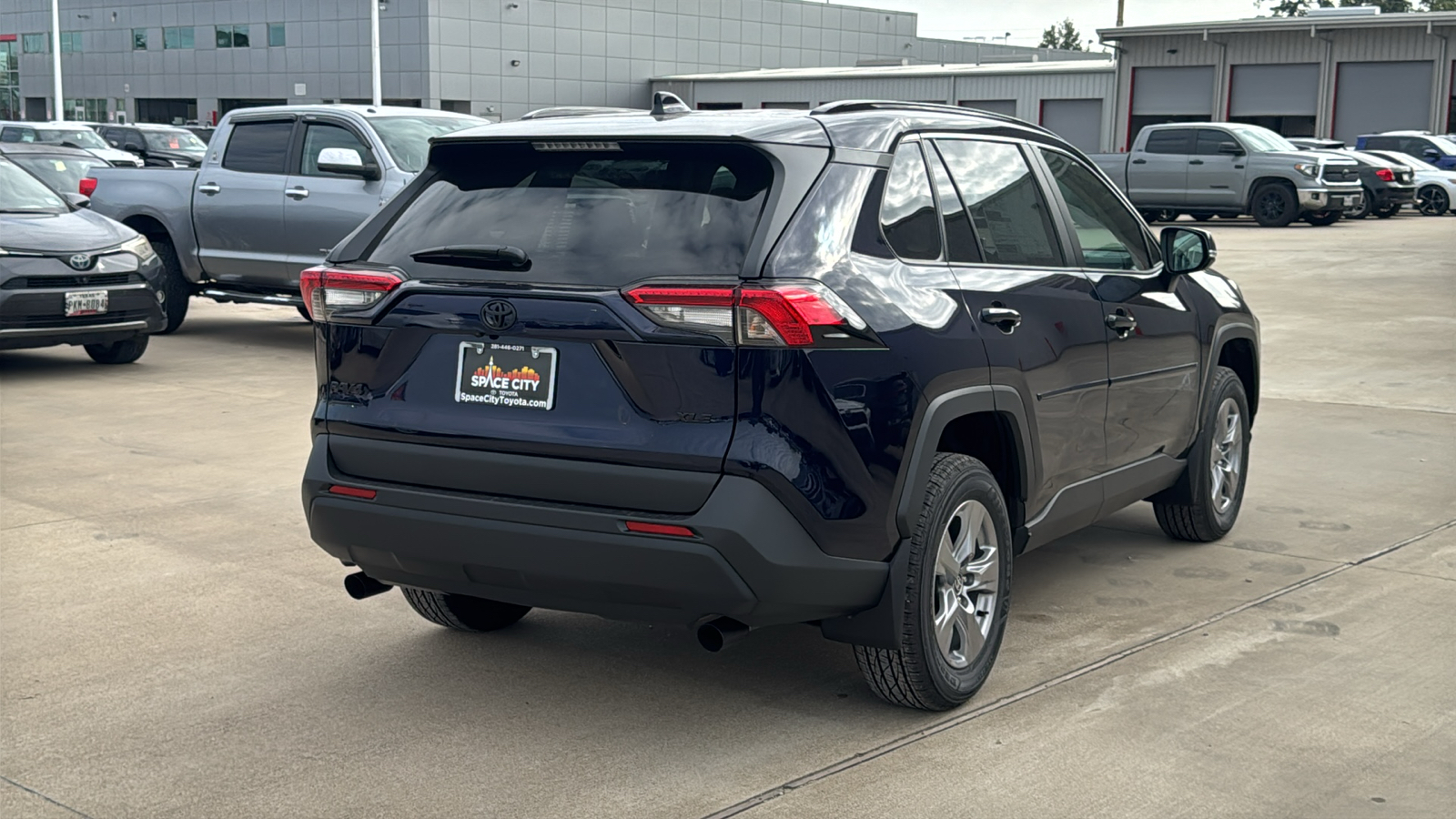 2024 Toyota RAV4 XLE 8