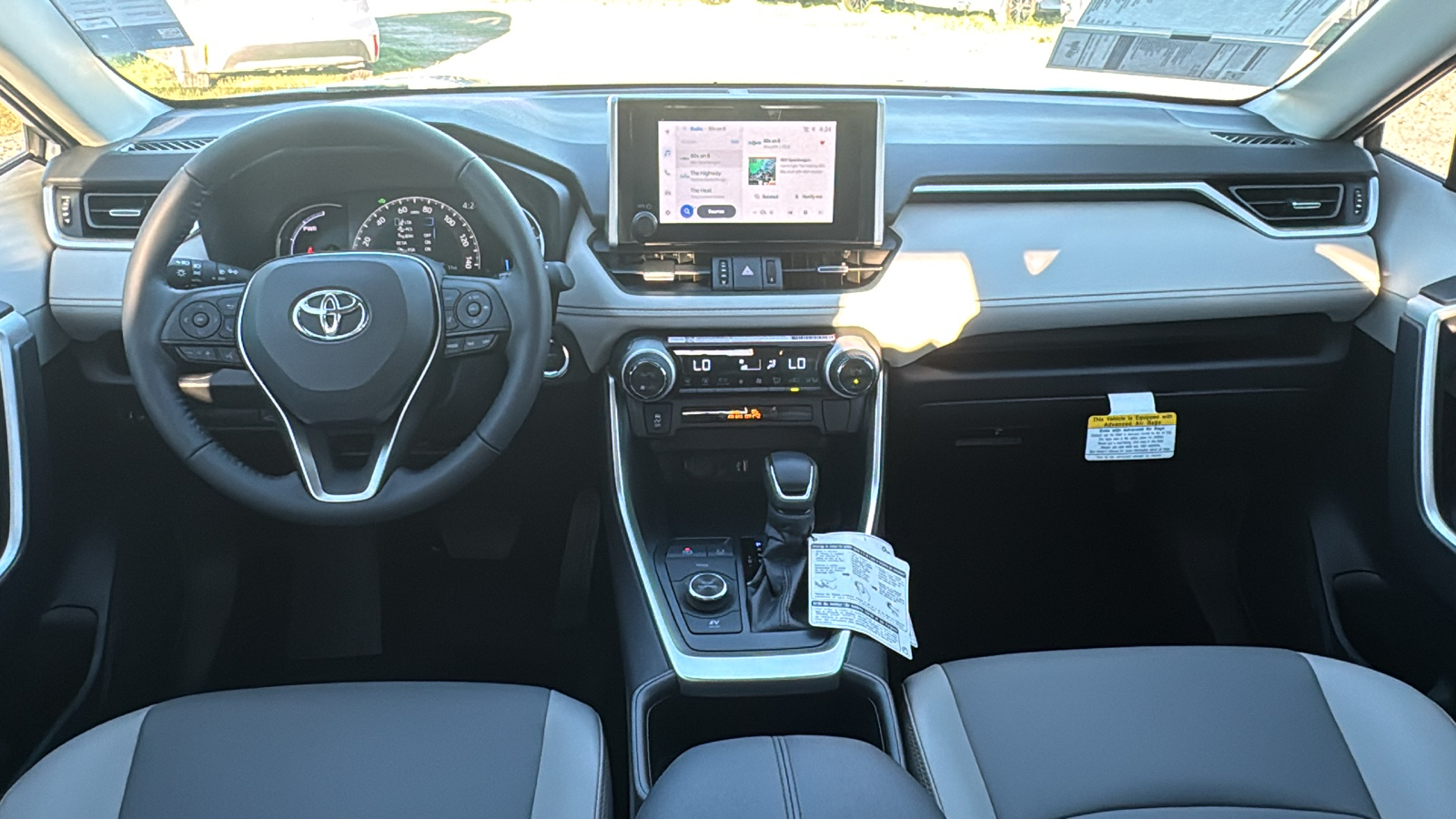 2024 Toyota RAV4 Hybrid XLE Premium 18