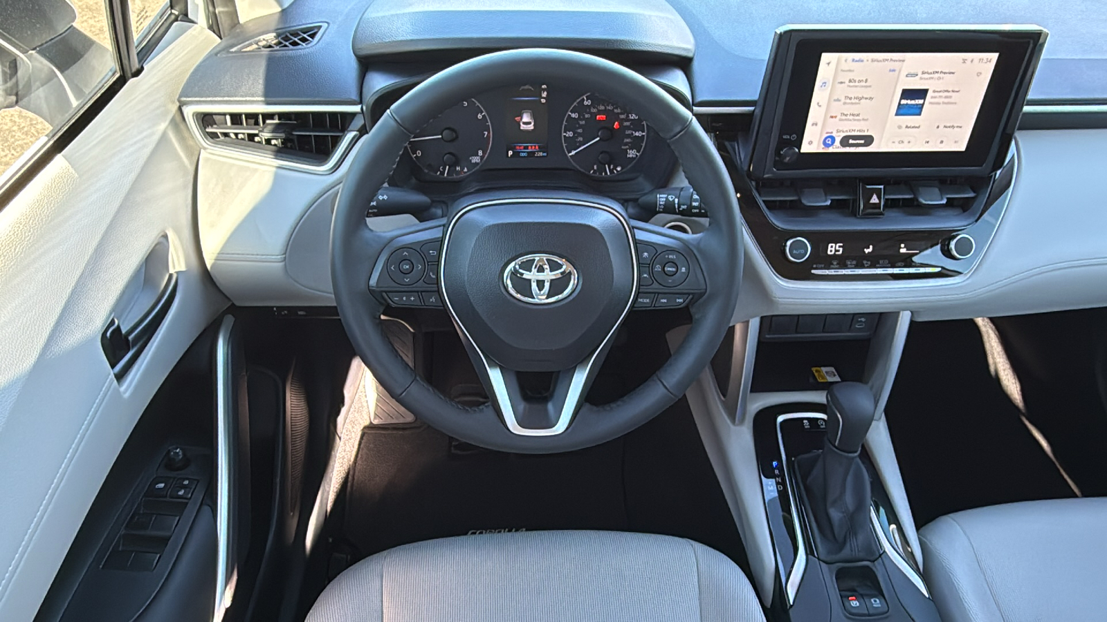 2023 Toyota Corolla Cross LE 18