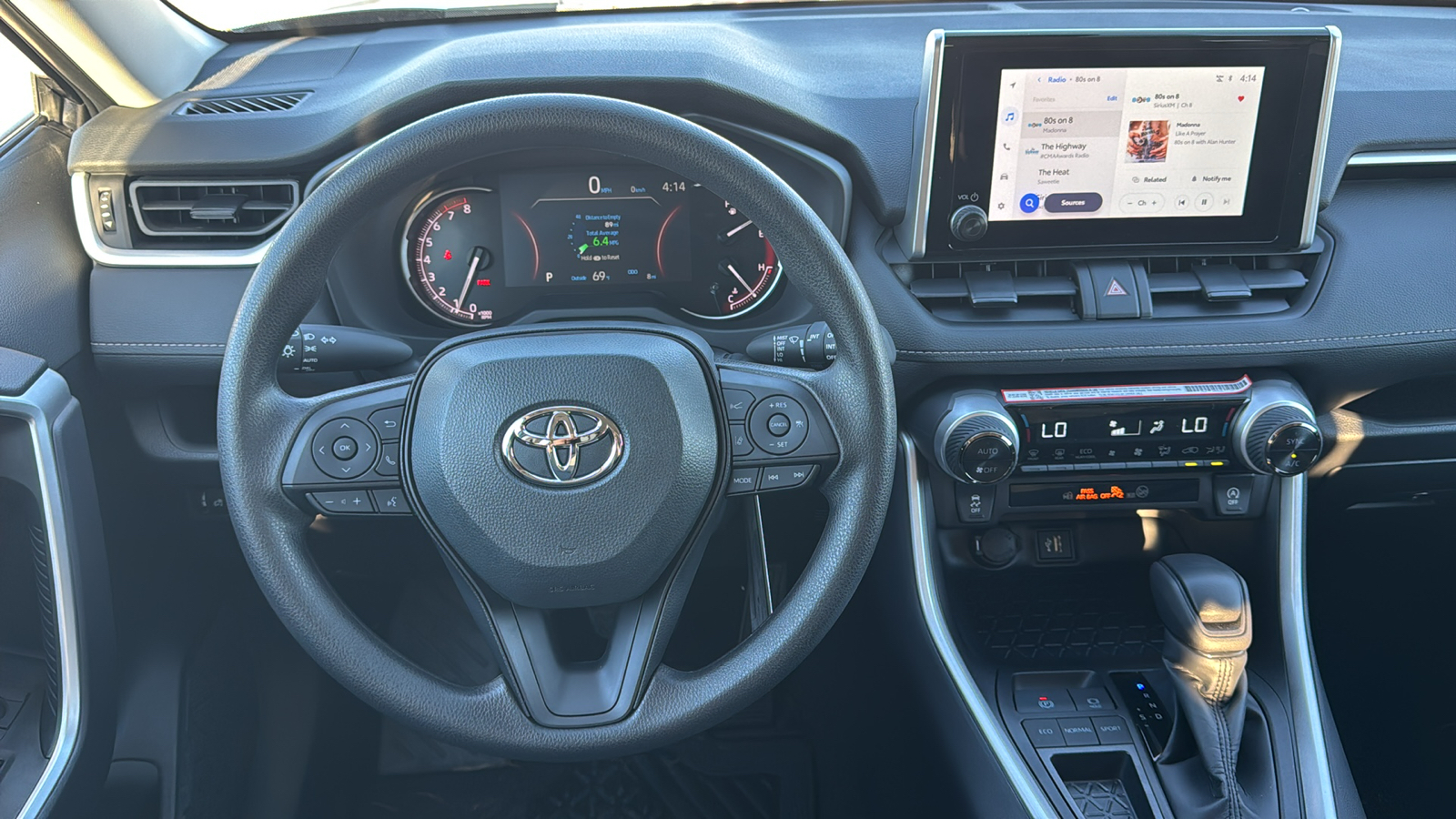 2024 Toyota RAV4 XLE 18