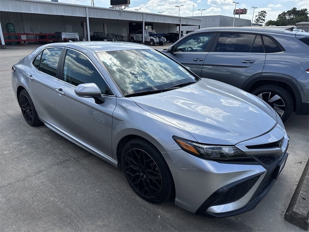 2022 Toyota Camry SE 2