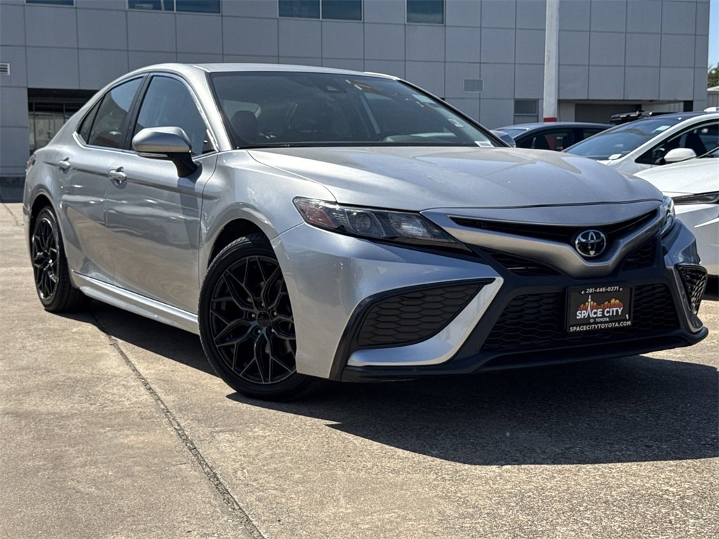 2022 Toyota Camry SE 3