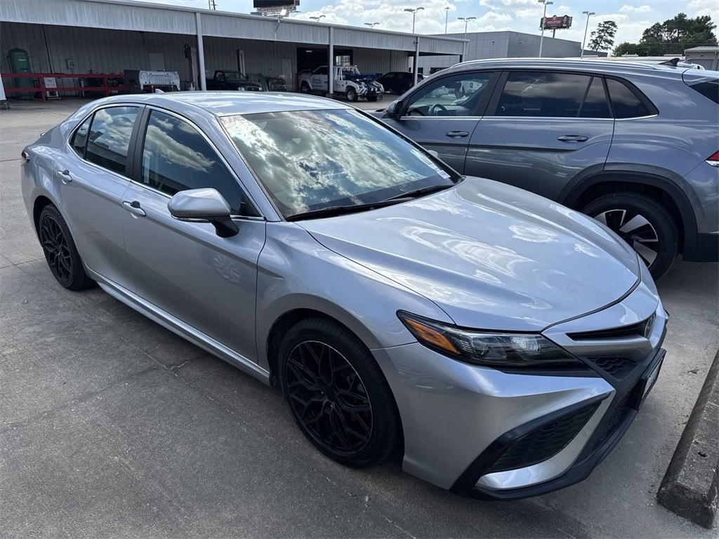 2022 Toyota Camry SE 4