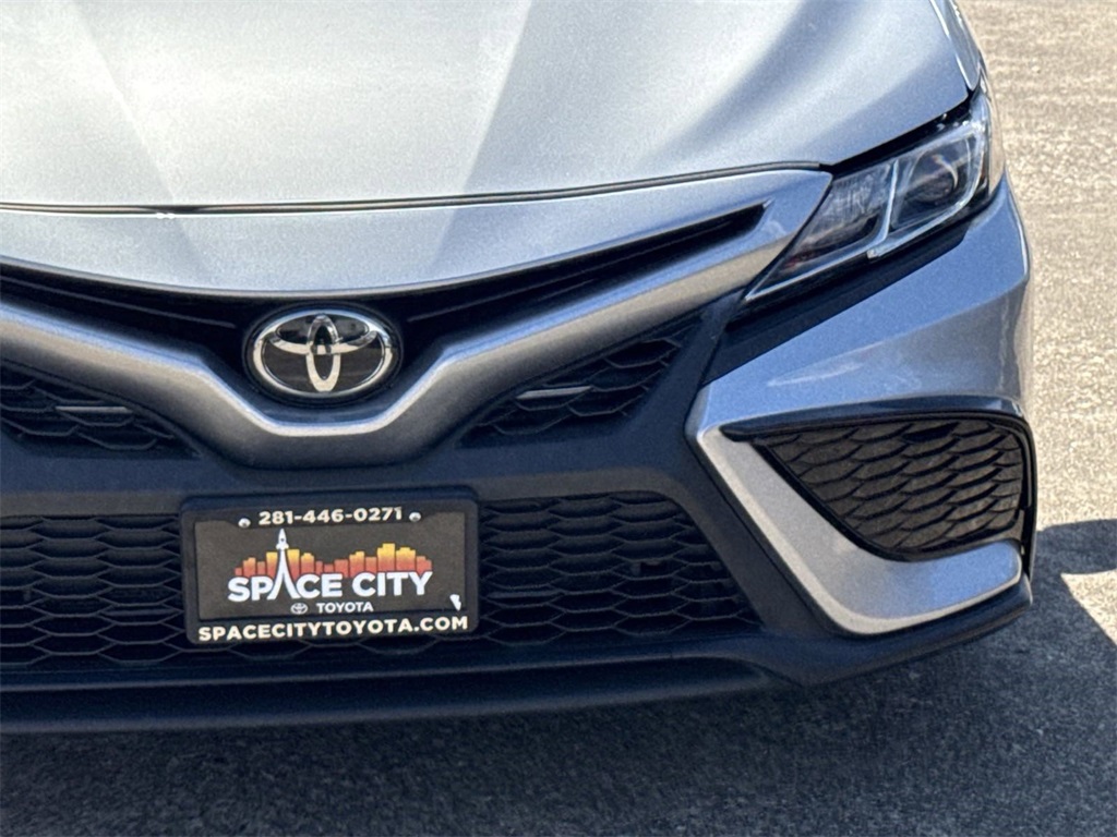 2022 Toyota Camry SE 9