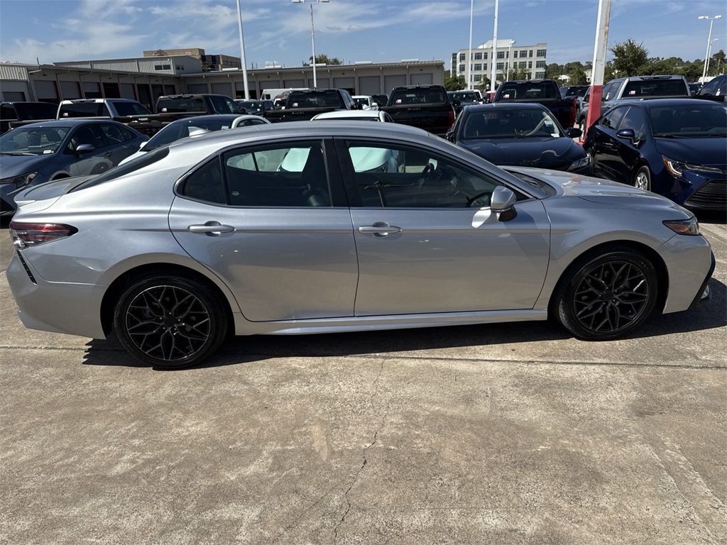 2022 Toyota Camry SE 12