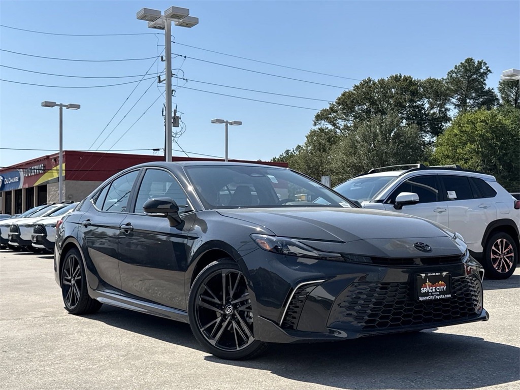 2025 Toyota Camry XSE 2