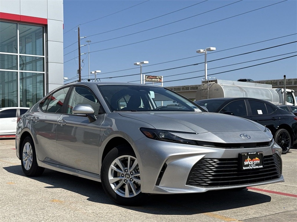 2025 Toyota Camry LE 2