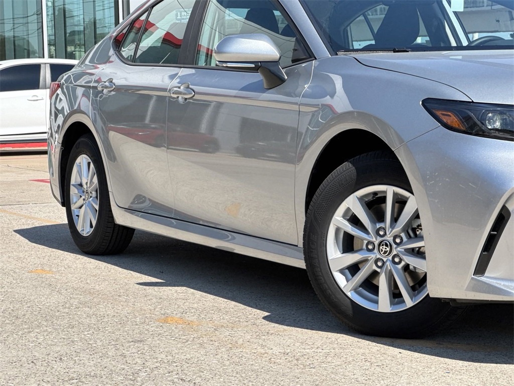 2025 Toyota Camry LE 3