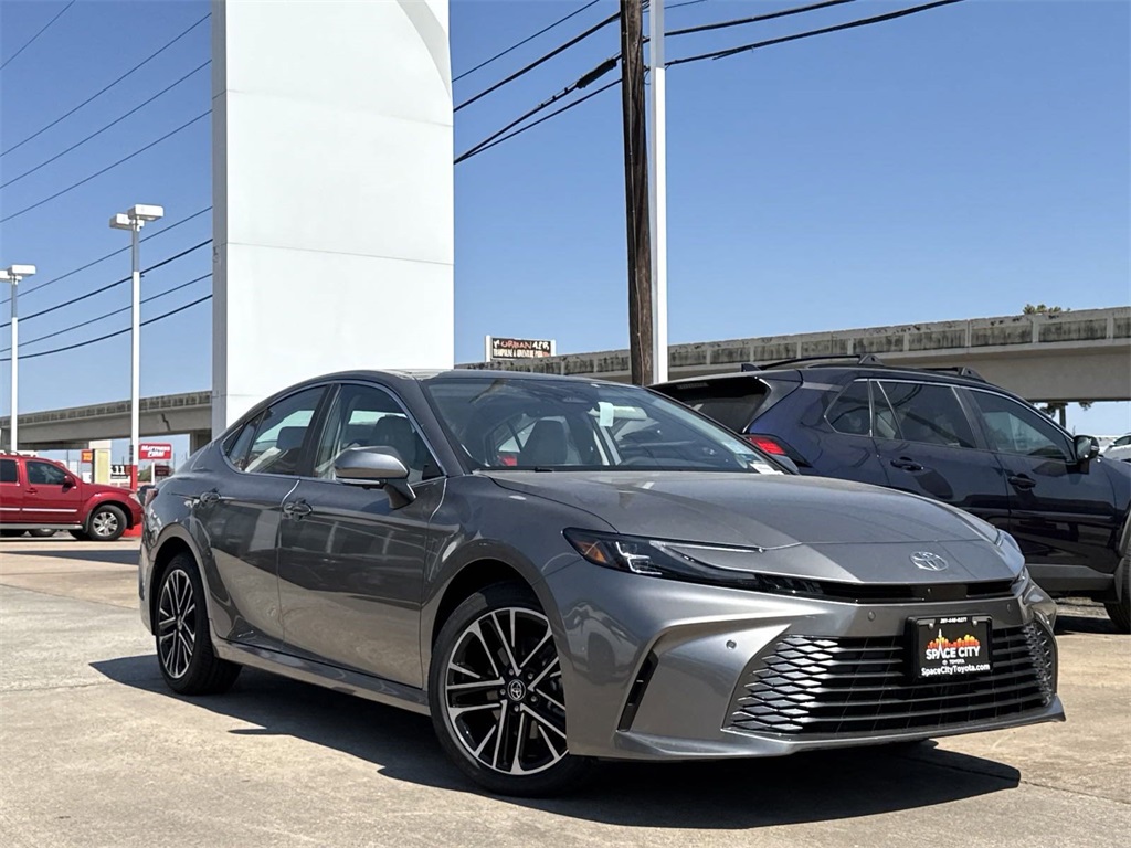 2025 Toyota Camry XLE 2