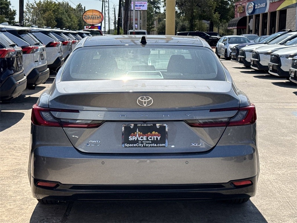 2025 Toyota Camry XLE 8