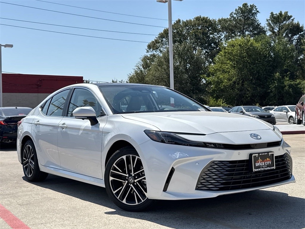 2025 Toyota Camry XLE 2