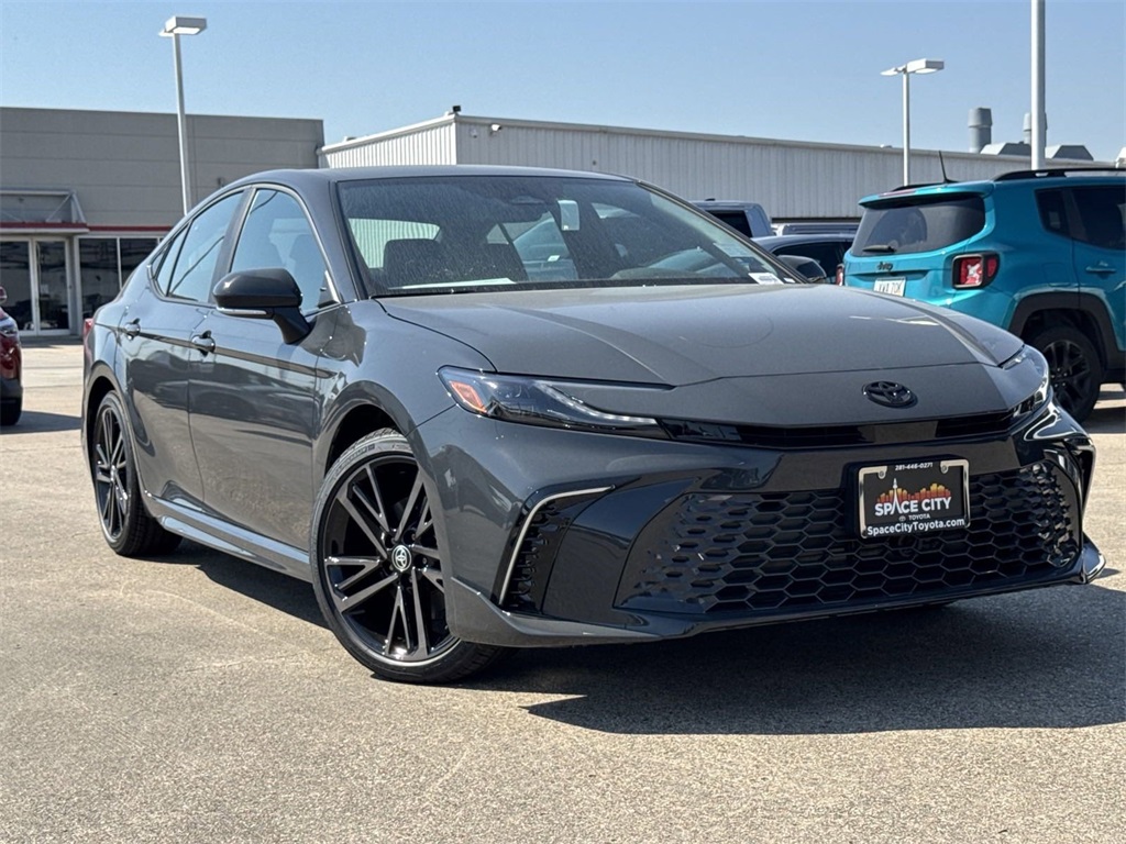 2025 Toyota Camry XSE 2