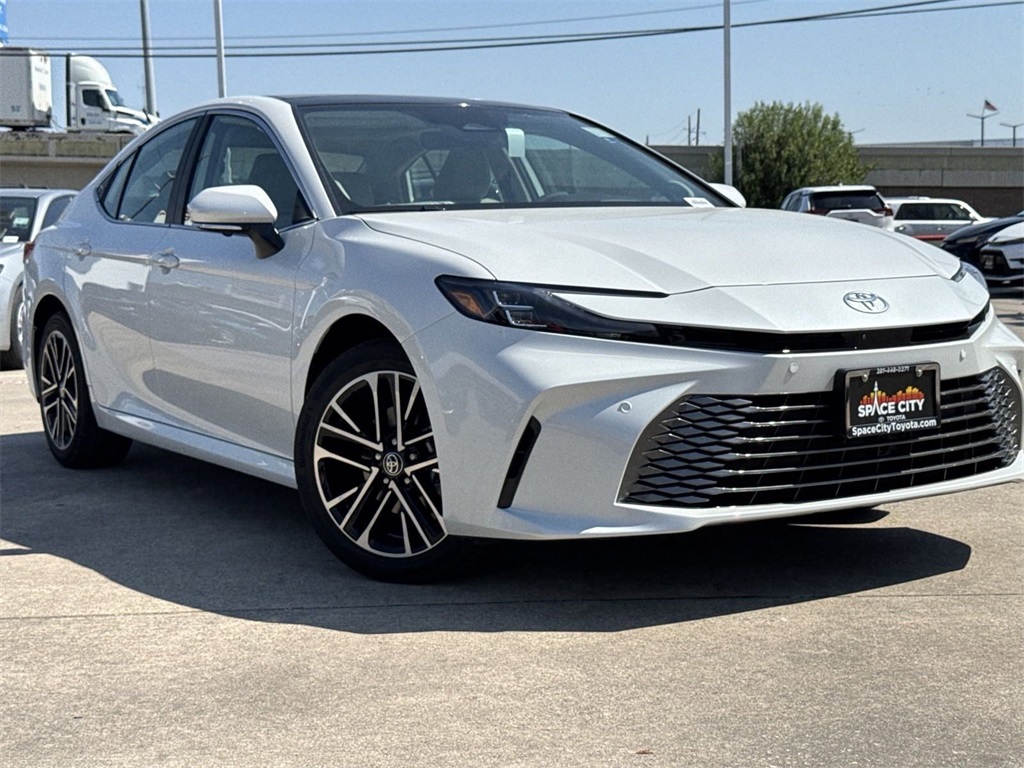 2025 Toyota Camry XLE 2