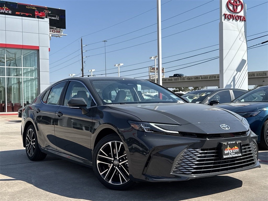 2025 Toyota Camry XLE 2