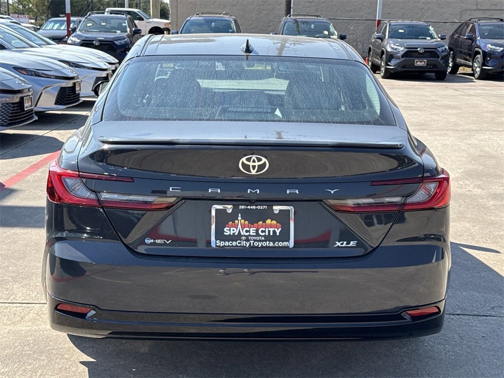 2025 Toyota Camry XLE 8