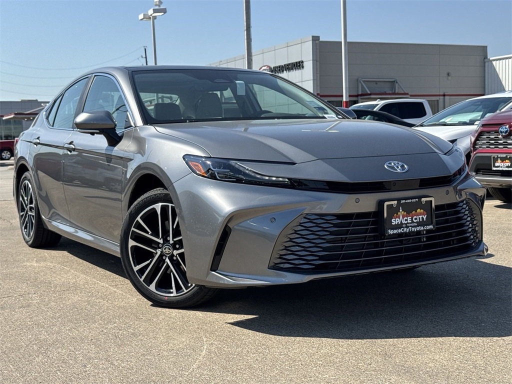 2025 Toyota Camry SE 2