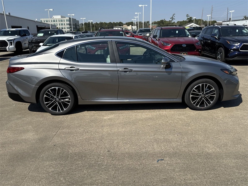 2025 Toyota Camry SE 7