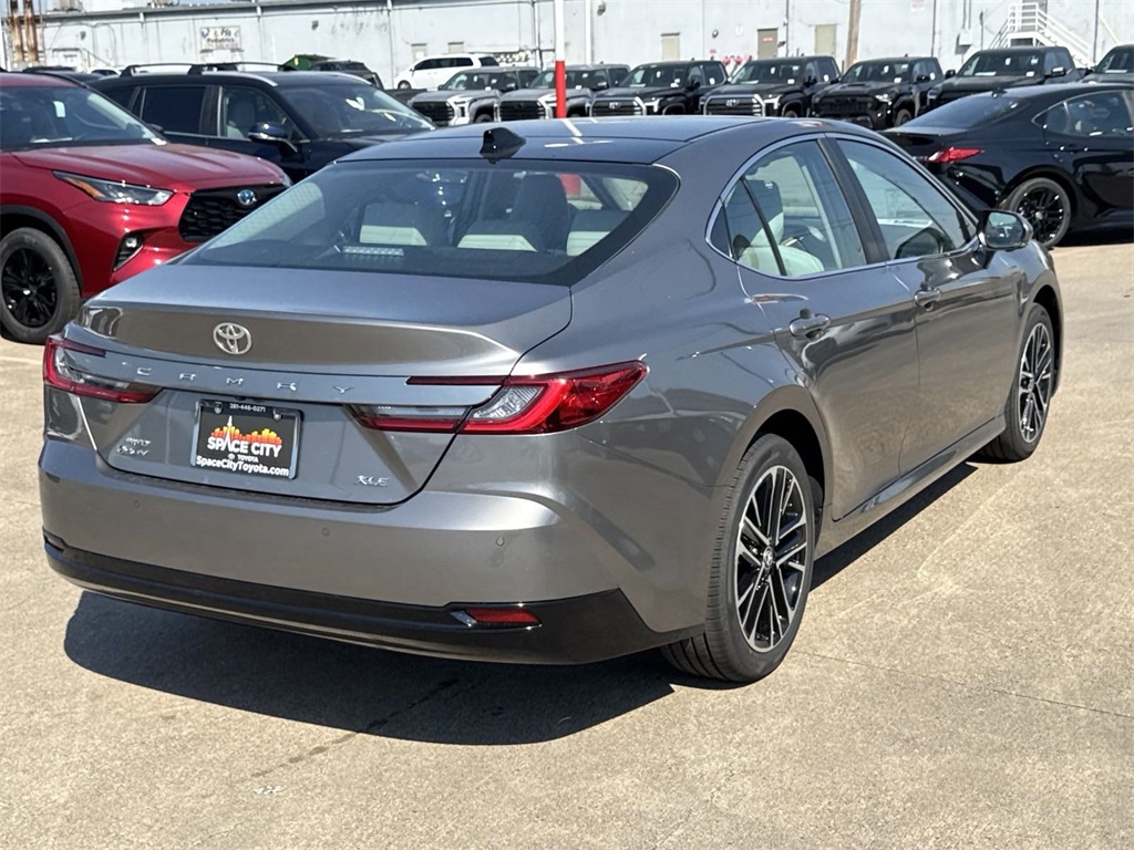 2025 Toyota Camry SE 8