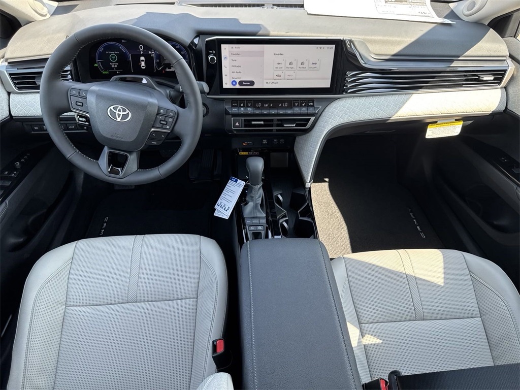 2025 Toyota Camry SE 12