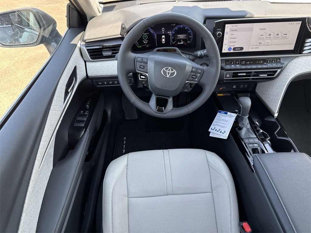 2025 Toyota Camry SE 13