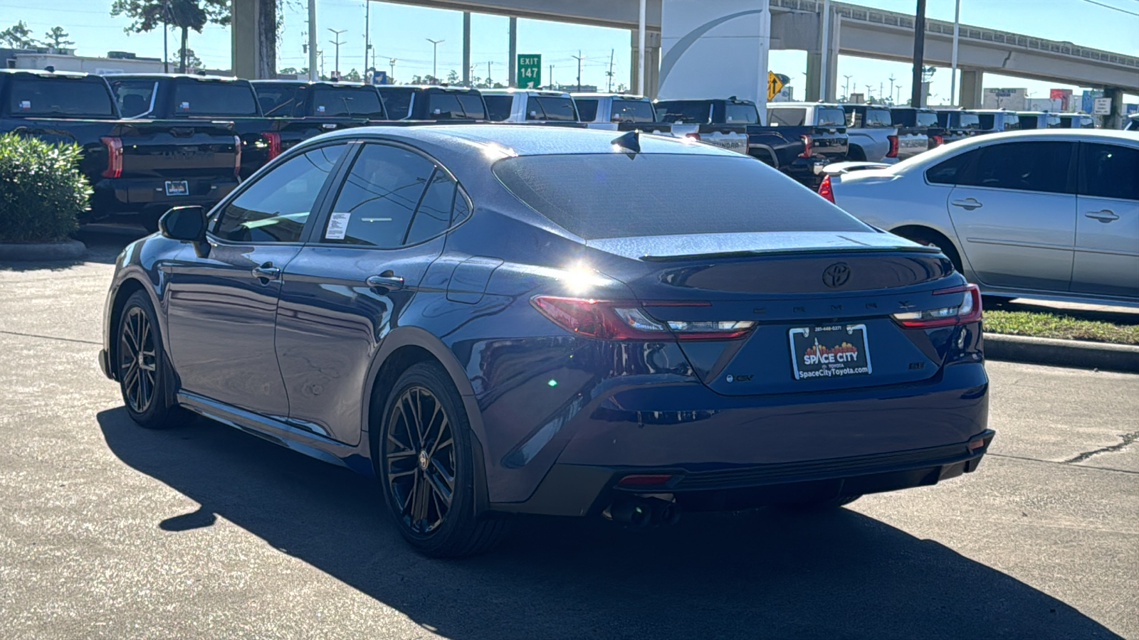 2025 Toyota Camry SE 6