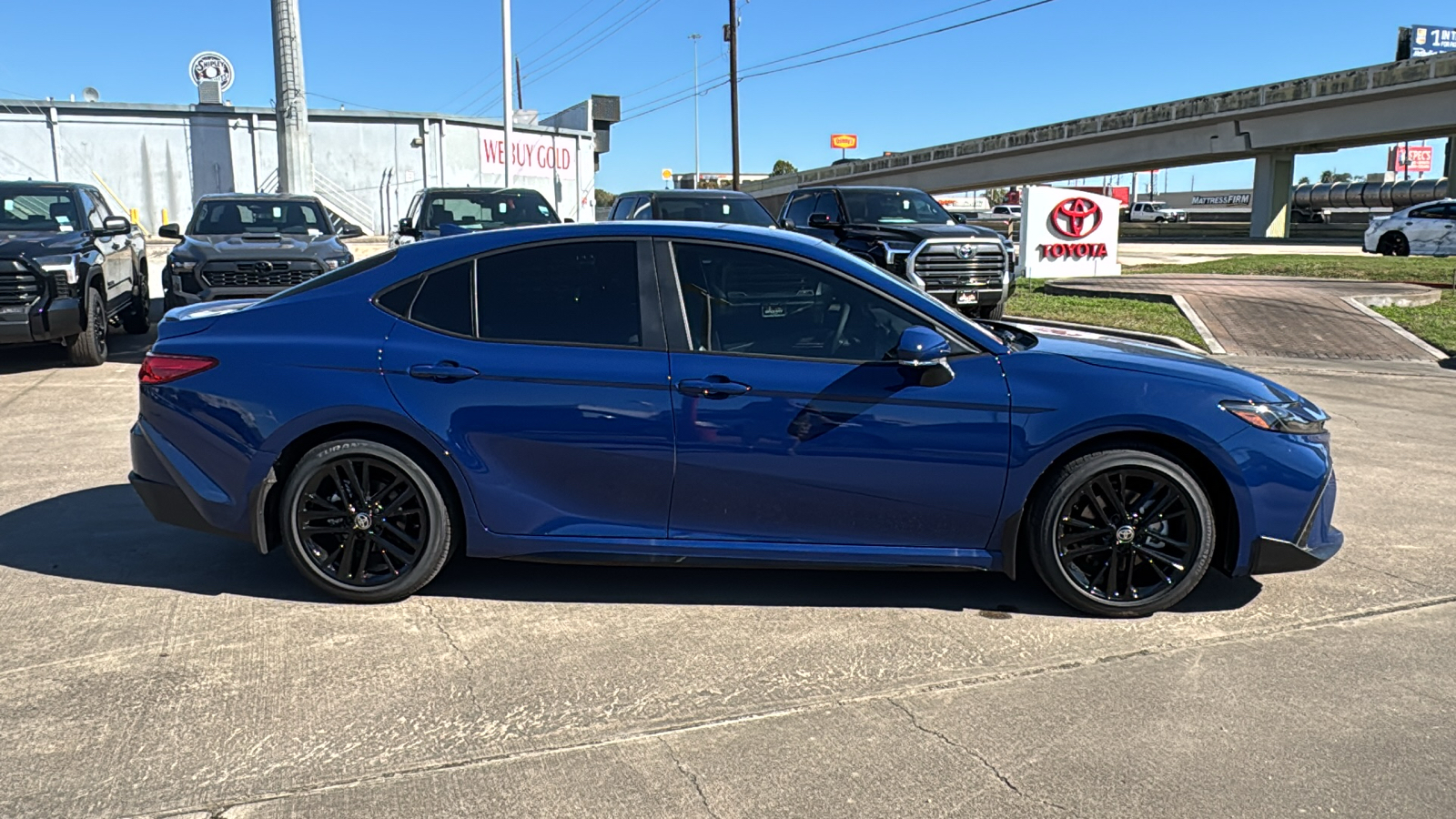 2025 Toyota Camry SE 9