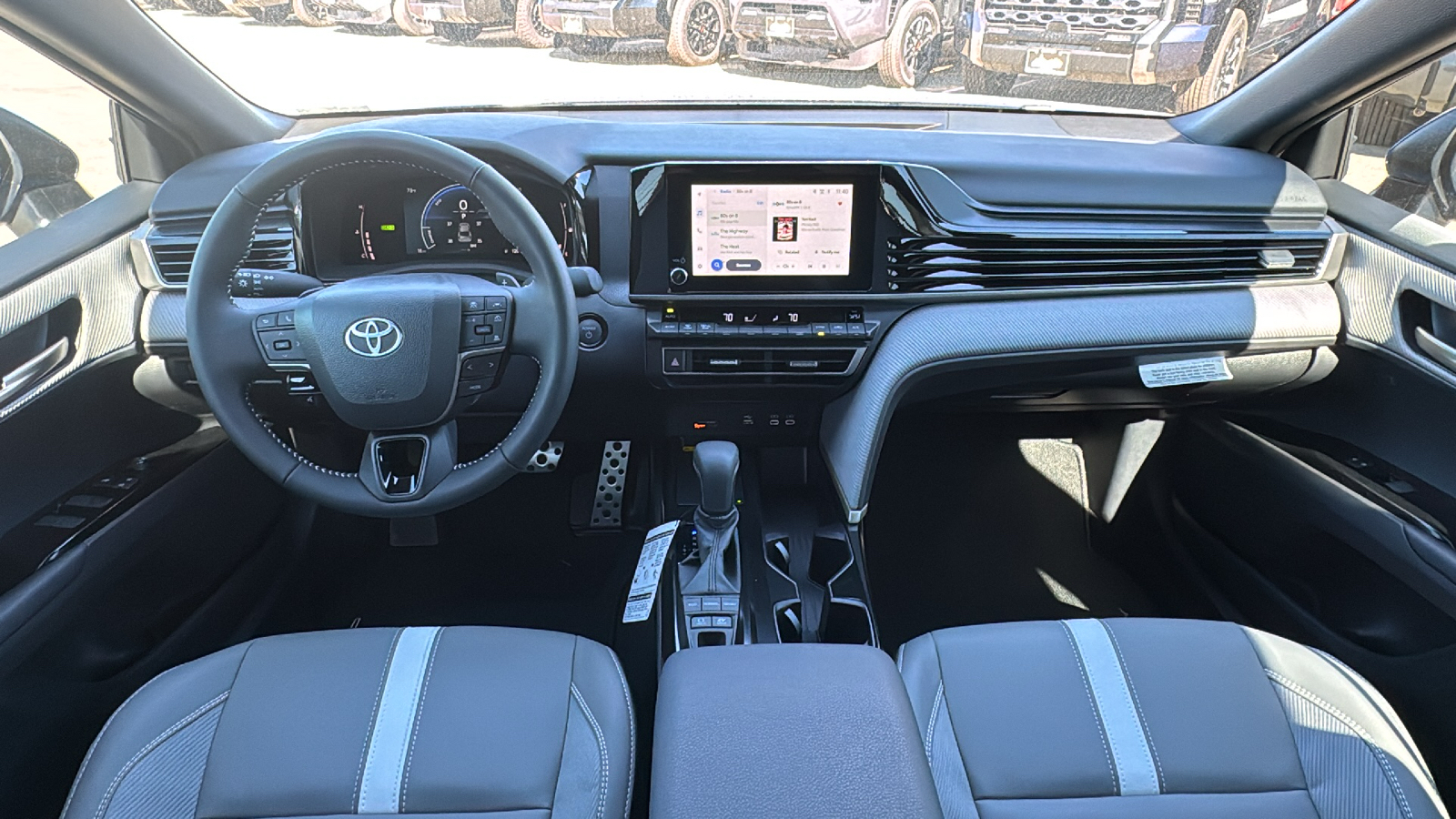 2025 Toyota Camry SE 18