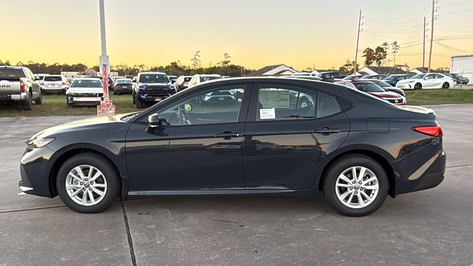 2025 Toyota Camry LE 4