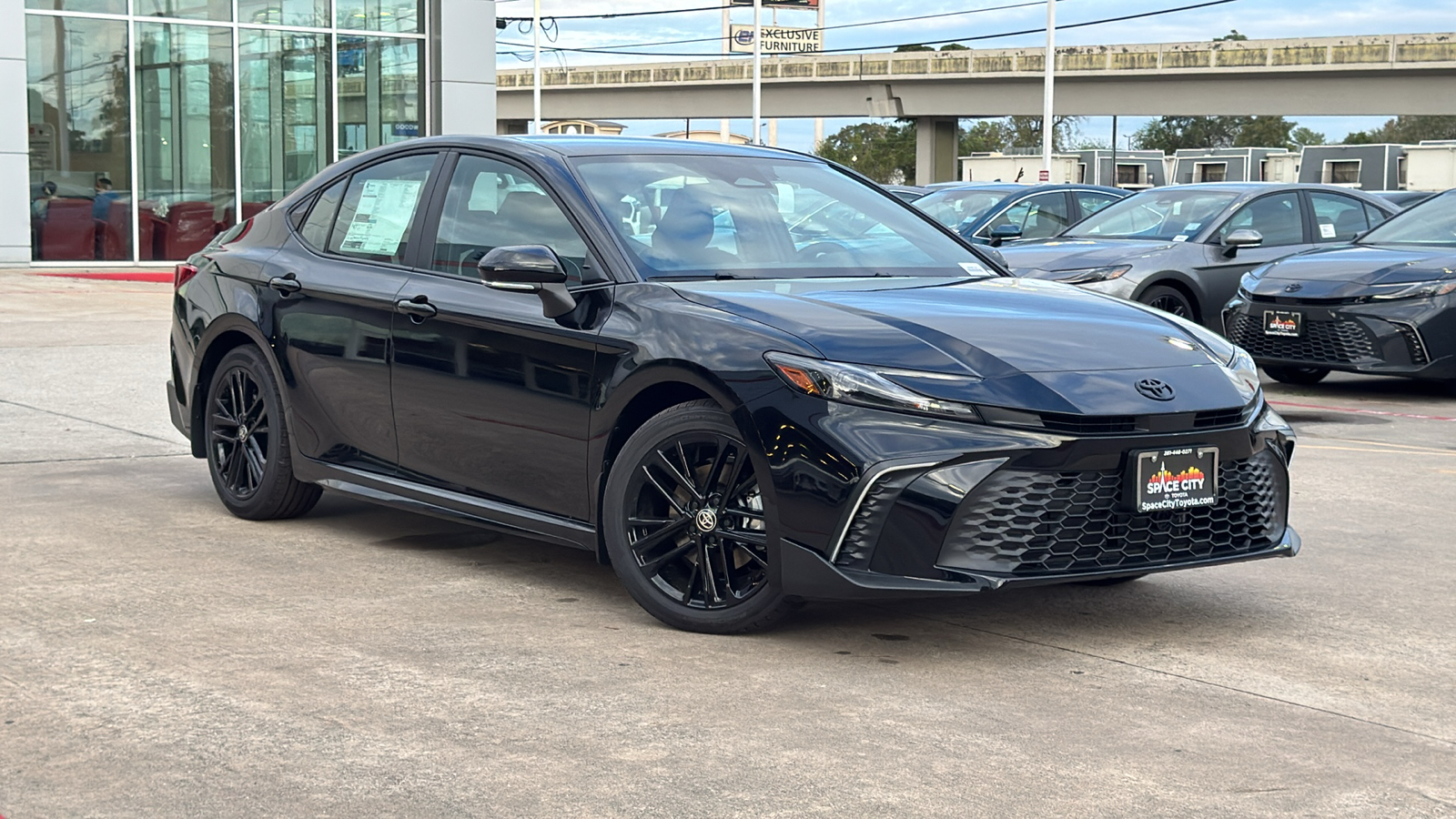 2025 Toyota Camry SE 2