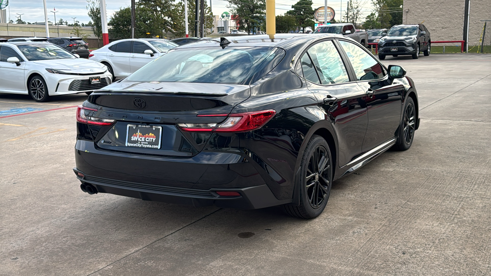 2025 Toyota Camry SE 8