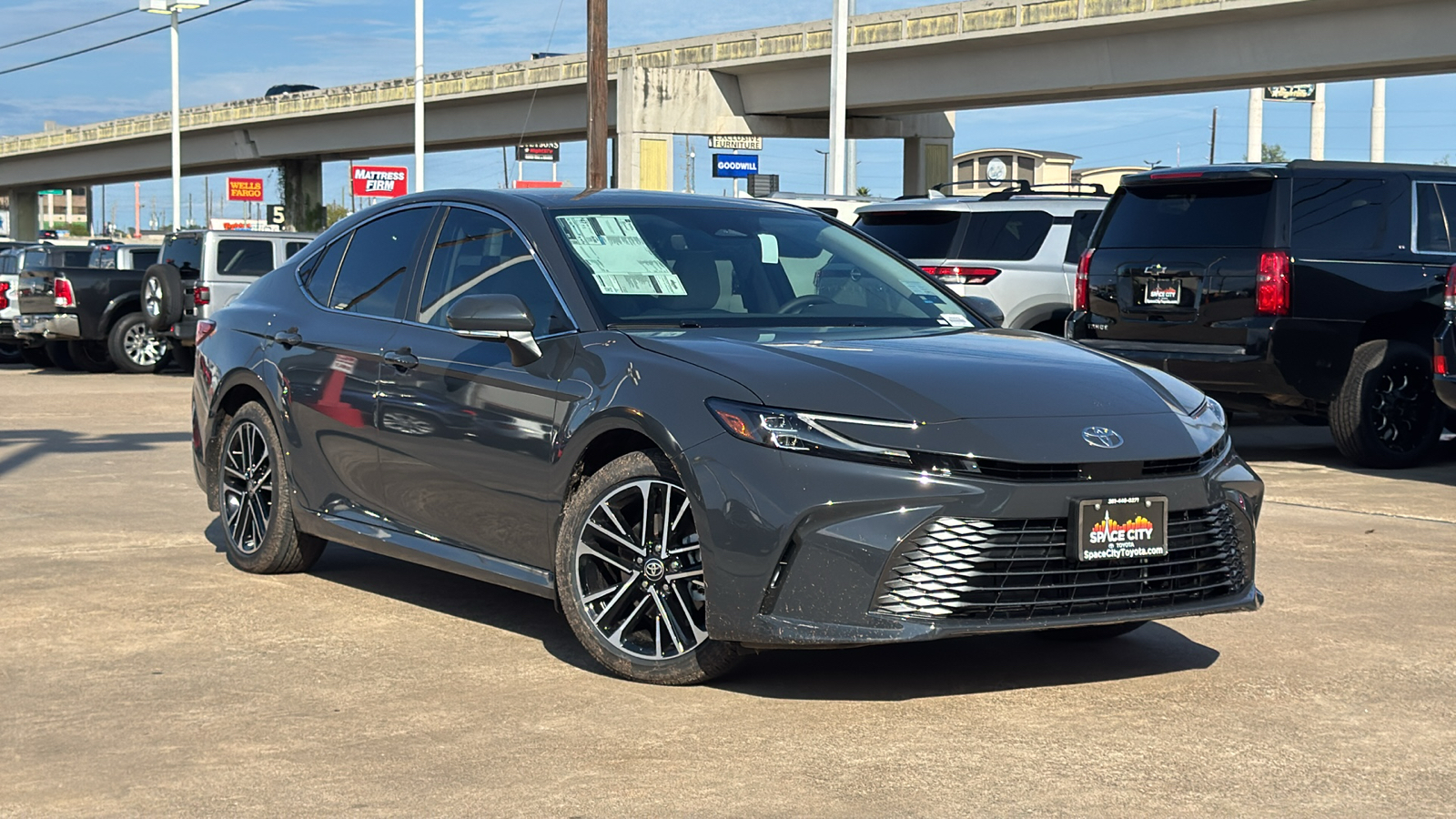 2025 Toyota Camry XLE 2