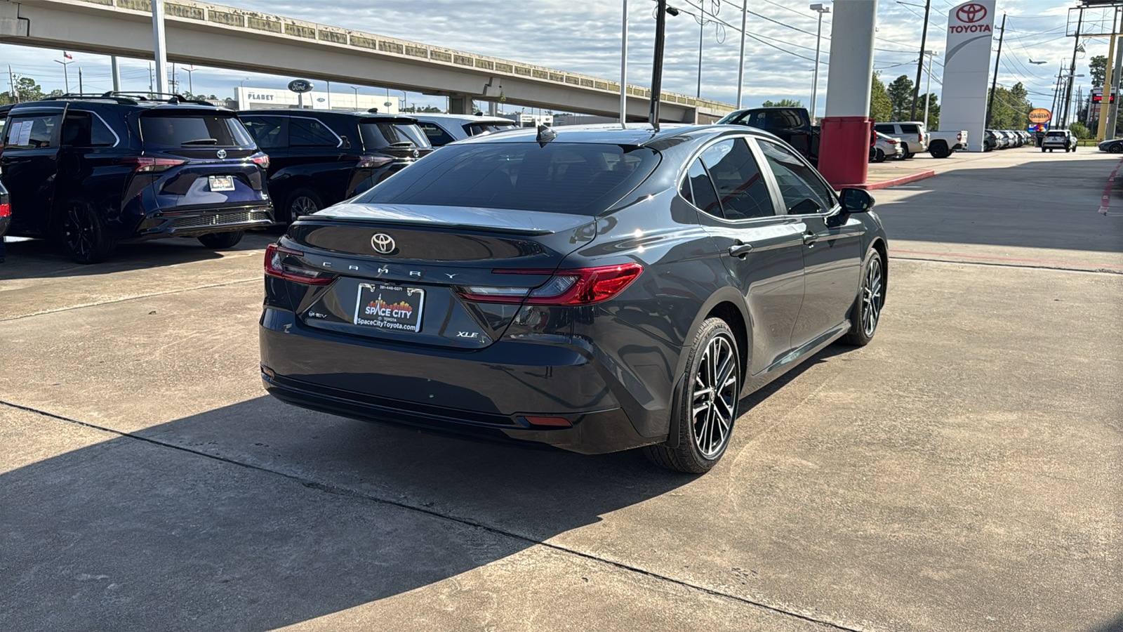 2025 Toyota Camry XLE 8