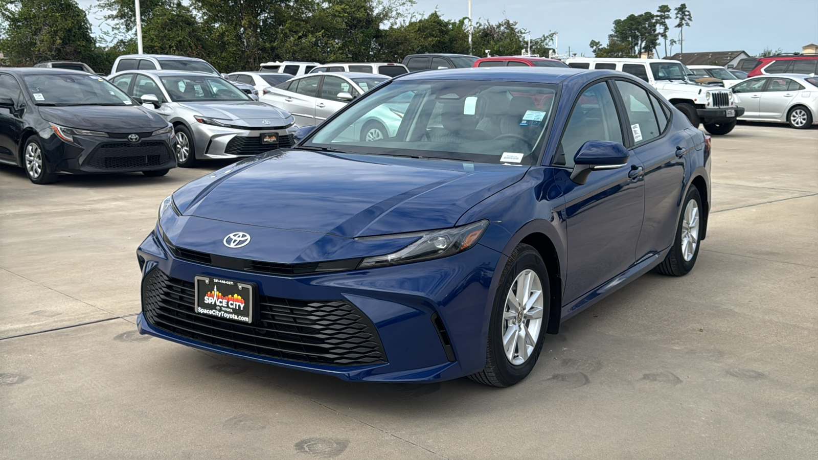 2025 Toyota Camry LE 4