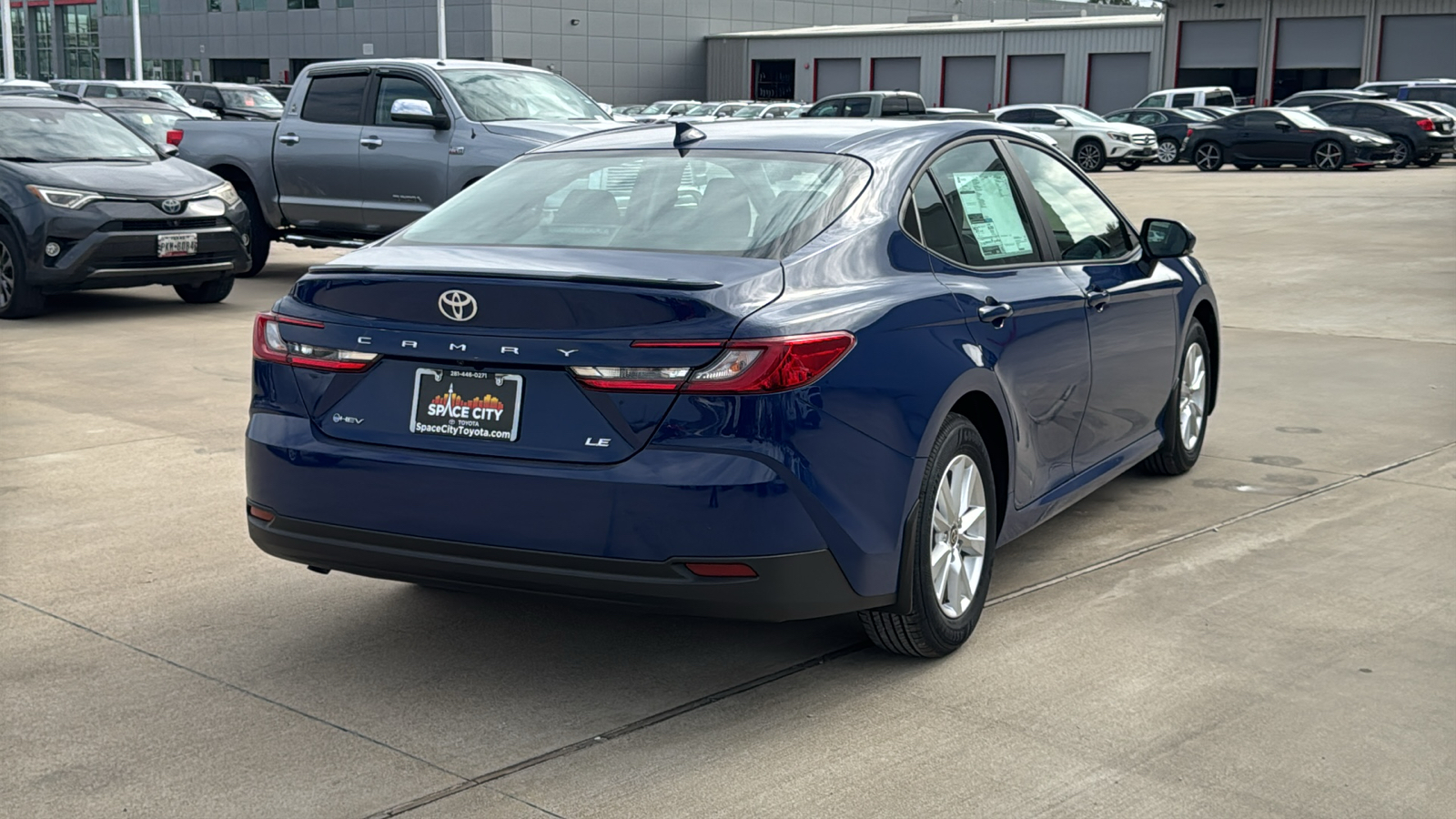 2025 Toyota Camry LE 8