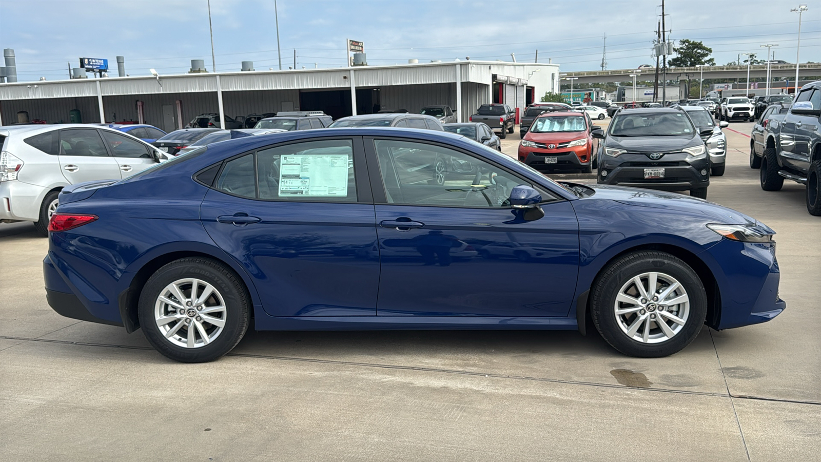 2025 Toyota Camry LE 9