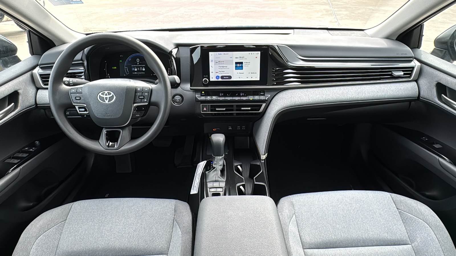 2025 Toyota Camry LE 18