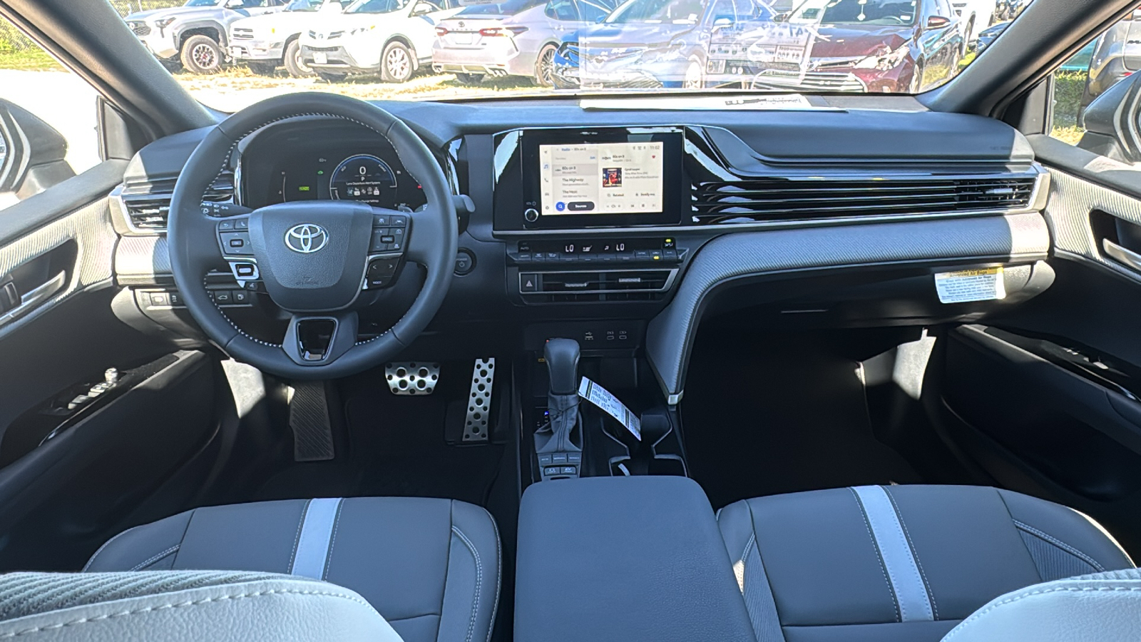 2025 Toyota Camry SE 18