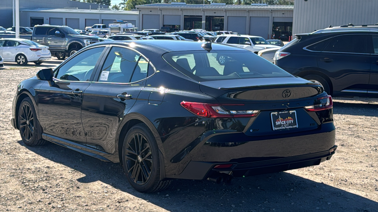 2025 Toyota Camry SE 6