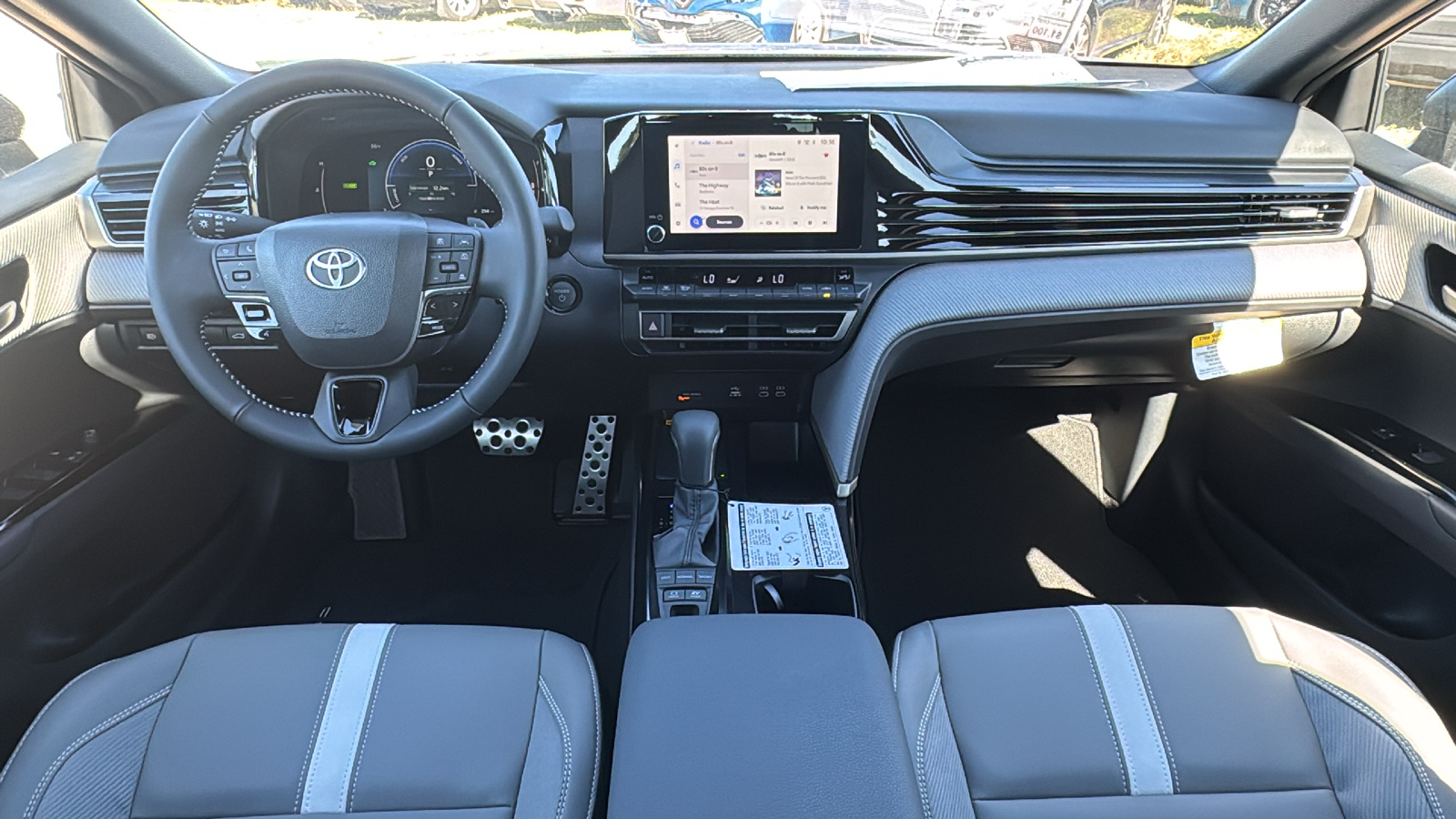 2025 Toyota Camry SE 18