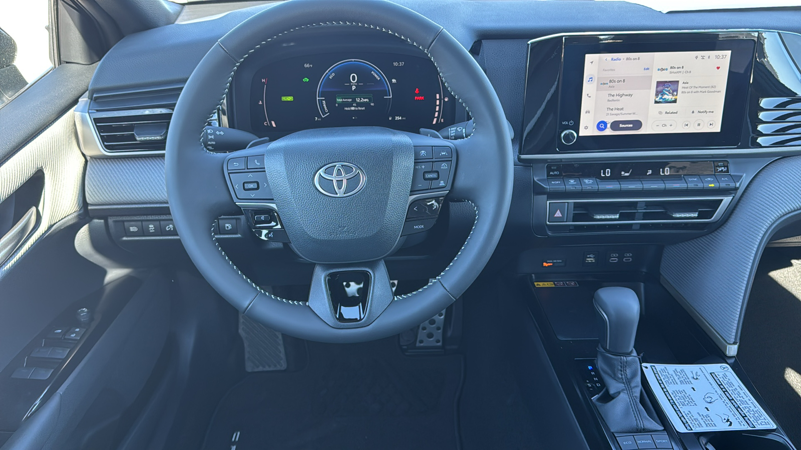 2025 Toyota Camry SE 19