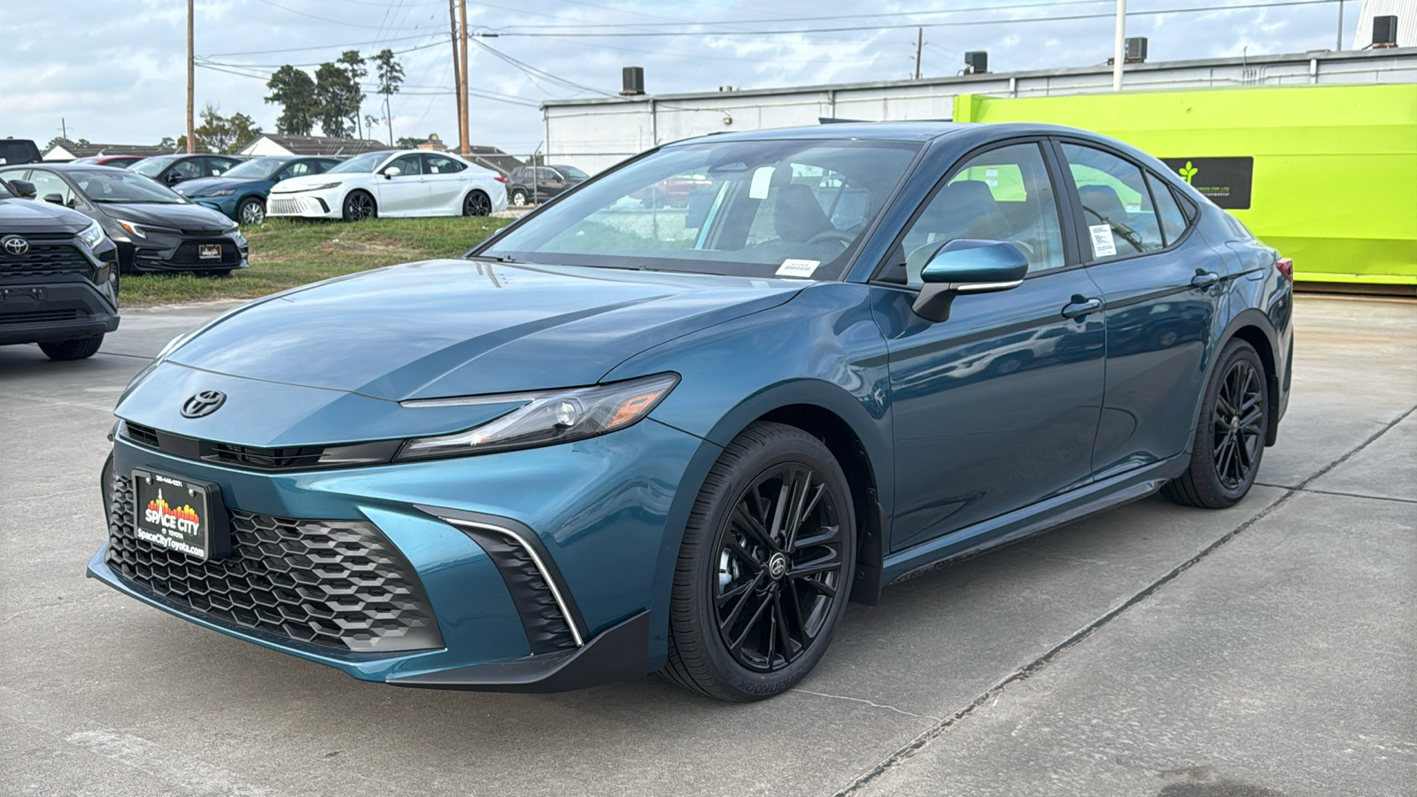 2025 Toyota Camry SE 4