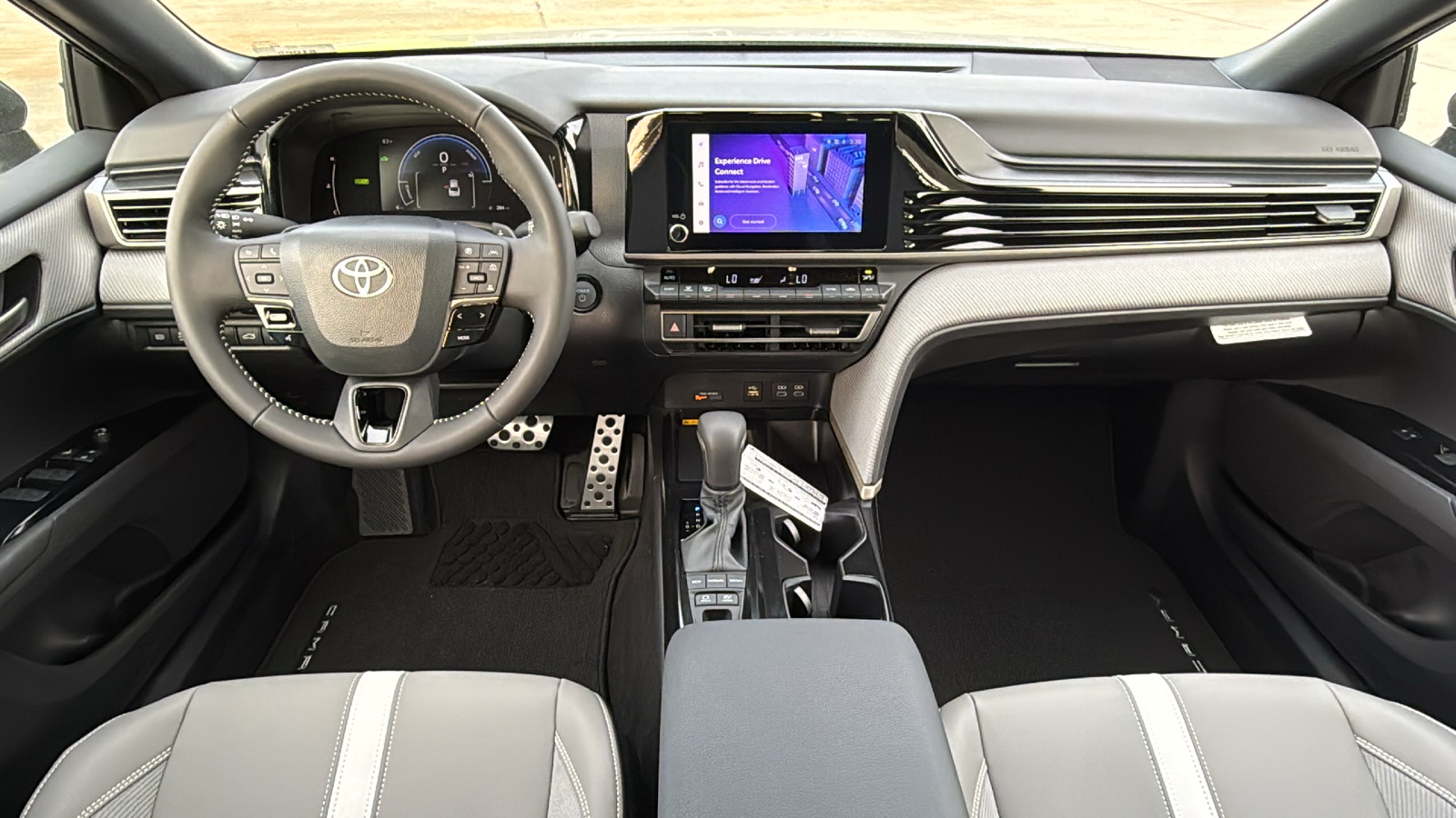 2025 Toyota Camry SE 19